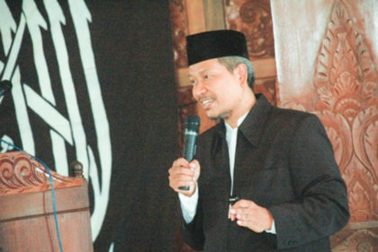 Ustadz Dwi Condro Triono Ustadz Dwi Condro Triono